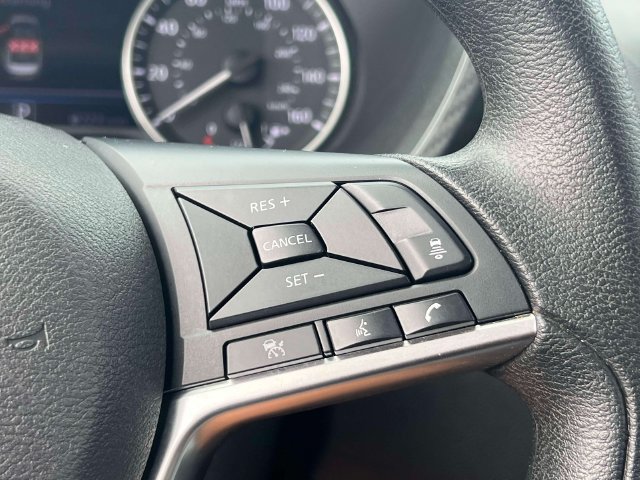 Used 2025 Nissan Sentra SV FWD image 21