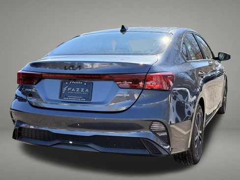 Used 2022 Kia Forte LXS w/ LXS Technology Package FWD image 5