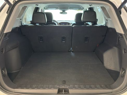 Used 2024 GMC Terrain SLT FWD image 7
