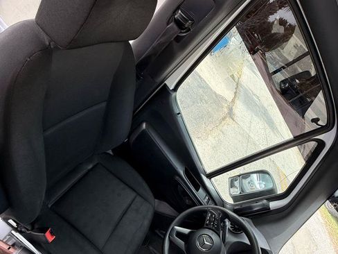 Used 2022 Mercedes-Benz Sprinter 2500 image 23