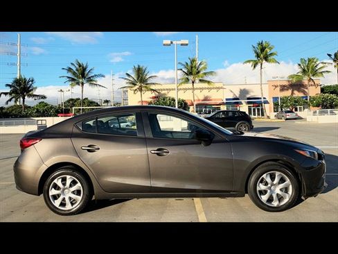 Used 2015 MAZDA MAZDA3 i SV FWD image 4