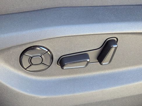 New 2026 Volkswagen Tiguan SE image 27