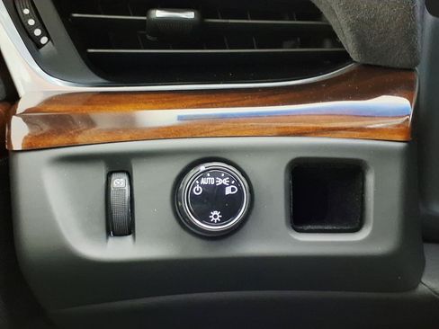 Used 2020 Cadillac Escalade Luxury RWD image 22