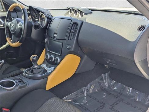 Used 2019 Nissan 370Z Coupe w/ Z34 Heritage Edition - White RWD image 19