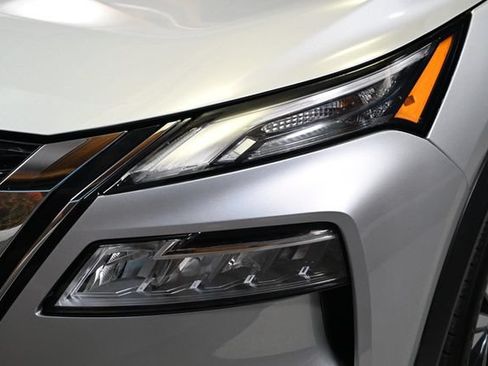Used 2023 Nissan Rogue SV AWD/4WD image 11