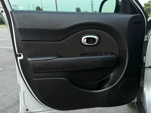 Used 2016 Kia Soul FWD image 9