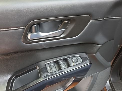 Used 2022 Nissan Pathfinder S image 24