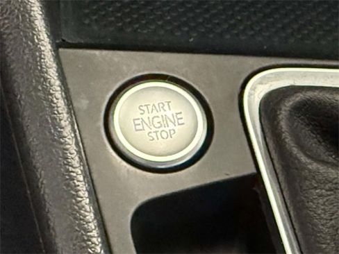 Used 2024 Volkswagen Jetta SE image 23