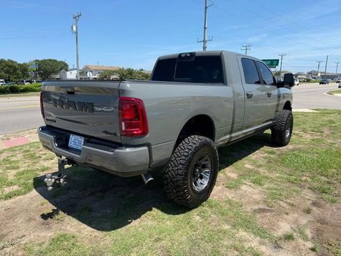 New 2026 RAM 2500 Laramie AWD/4WD image 7