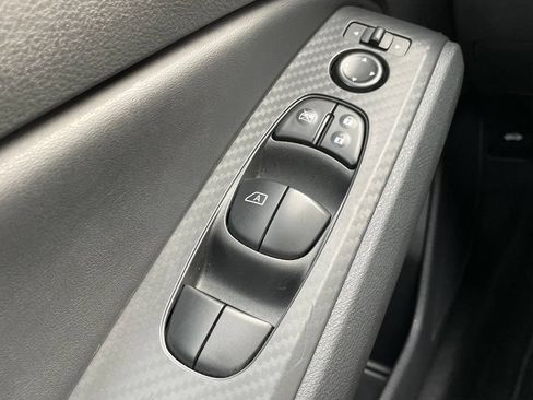 Used 2025 Nissan Altima 2.5 SV FWD image 11