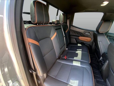 Used 2025 GMC Canyon AT4 w/ Technology Plus Package AWD/4WD image 18