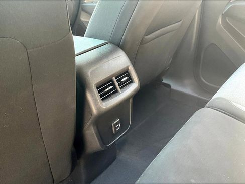 Used 2023 Chevrolet Equinox LT image 10