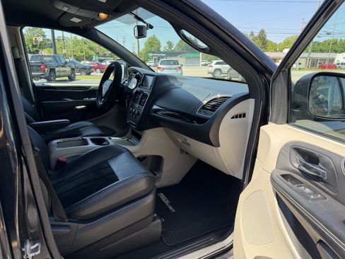 Used 2014 Dodge Grand Caravan SXT FWD image 10