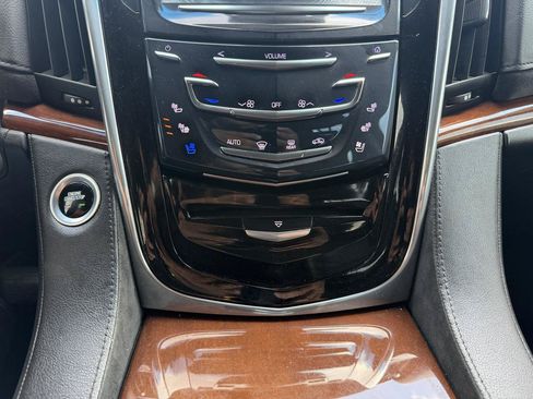 Used 2018 Cadillac Escalade Premium Luxury AWD/4WD image 14