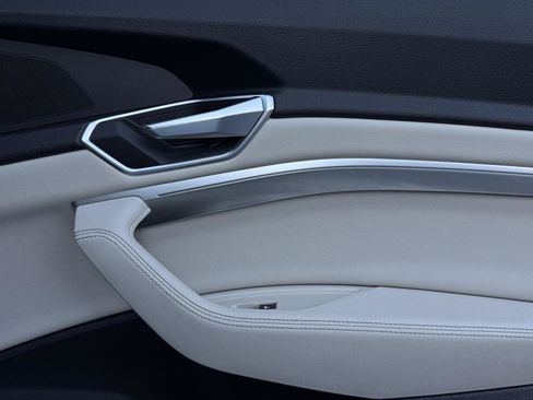 Used 2021 Audi e-tron Premium image 21