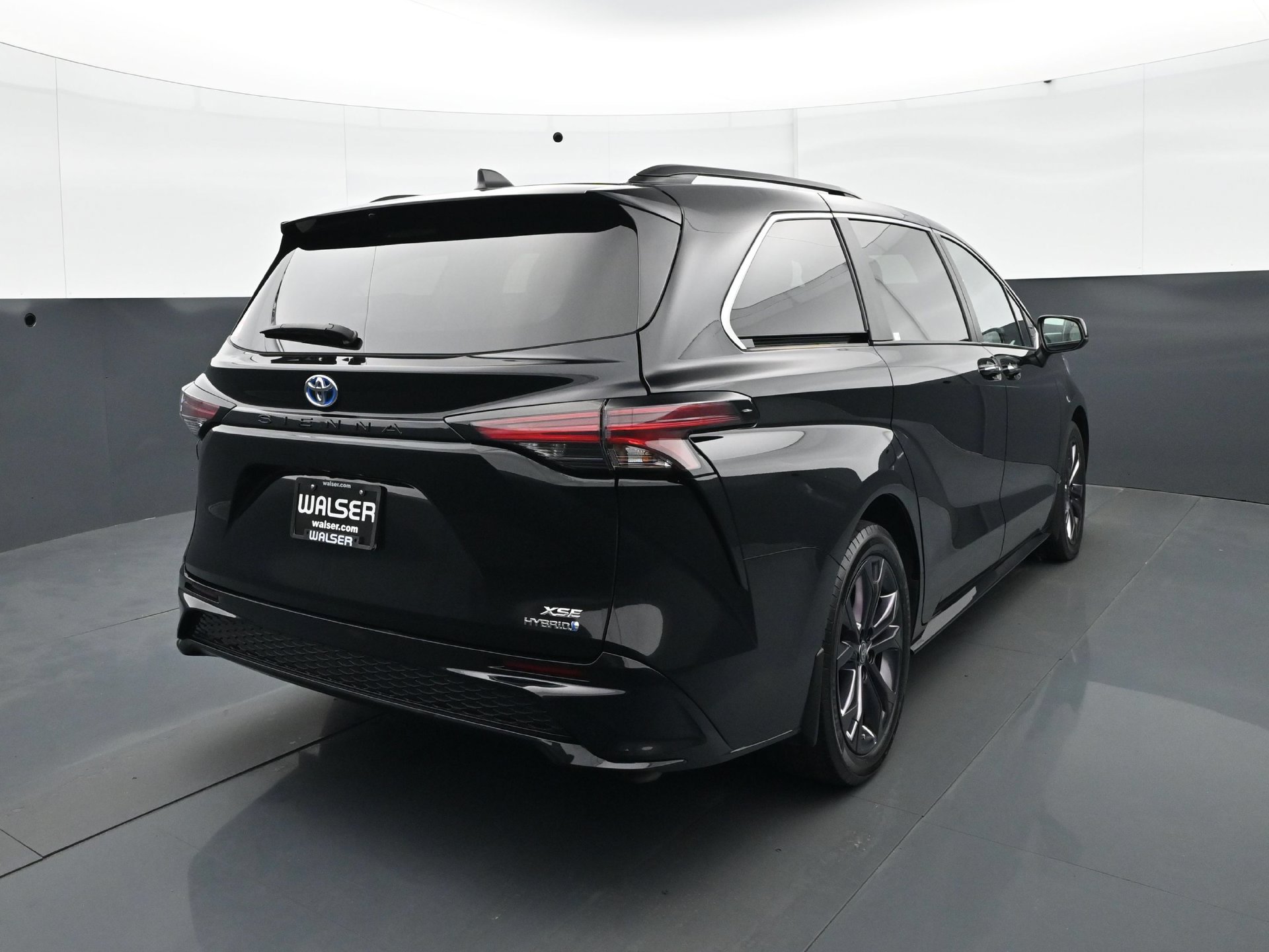 Used 2022 Toyota Sienna XSE FWD image 6