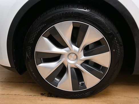 Used 2023 Tesla Model Y Long Range AWD/4WD image 43