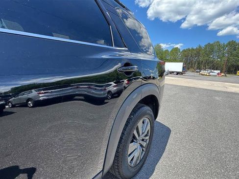 Used 2024 Nissan Pathfinder SV AWD/4WD image 14