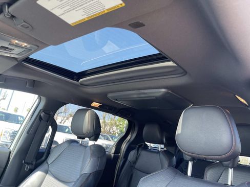 Used 2023 Toyota Sienna XSE w/ XSE Plus Package AWD/4WD image 18