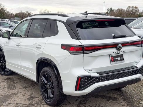 New 2026 Volkswagen Tiguan SE R-Line image 10