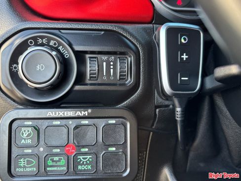 Used 2018 Jeep Wrangler Unlimited Rubicon w/ LED Lighting Group AWD/4WD image 29