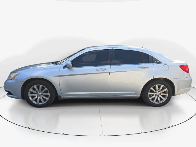 Used 2012 Chrysler 200 Touring FWD image 10