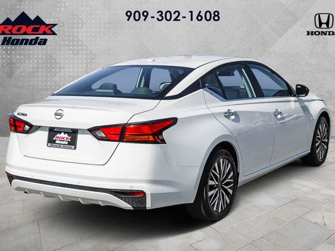Used 2025 Nissan Altima 2.5 SV FWD image 6