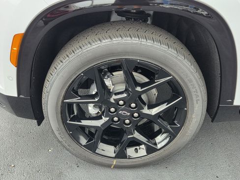 New 2026 Chevrolet Traverse RS w/ LPO, Floor Liner Package FWD image 4