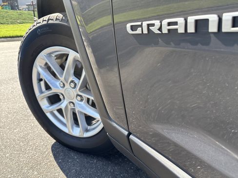 Certified 2025 Jeep Grand Cherokee Laredo X image 9