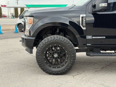 Used 2022 Ford F350 XLT w/ Black Appearance Package image 11