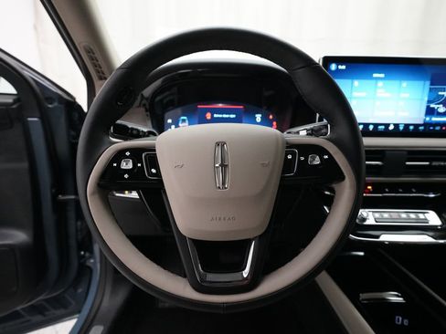 Used 2025 Lincoln Corsair Reserve w/ Towing Package image 4