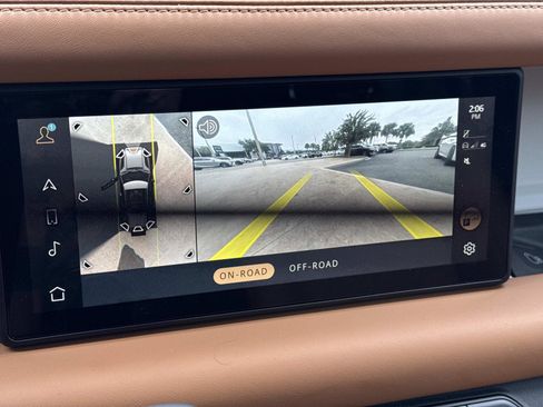 Used 2024 Land Rover Defender 110 S image 27