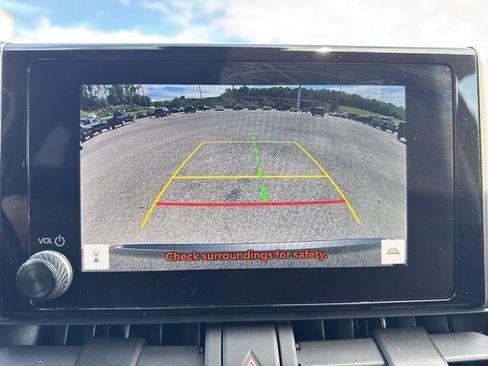 Used 2025 Toyota RAV4 XLE AWD/4WD image 11