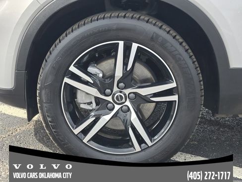 Certified 2025 Volvo XC40 B5 Core AWD/4WD image 9