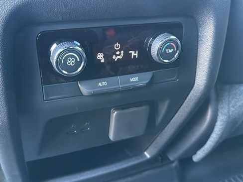 New 2026 Chevrolet Traverse LT w/ Sun and Wheel Package image 23