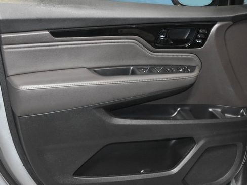 Used 2023 Honda Odyssey Elite image 4