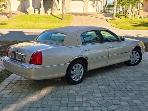 Used 2003 Lincoln Town Car Cartier image 7
