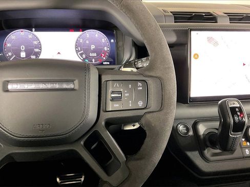 Used 2024 Land Rover Defender 110 V8 image 19