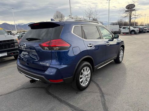 Used 2017 Nissan Rogue SV image 6