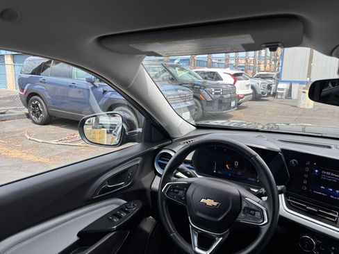 Used 2025 Chevrolet Trax LT w/ LT Convenience Package FWD image 28