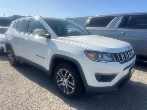 Used 2018 Jeep Compass Latitude w/ Popular Equipment Group AWD/4WD image 3
