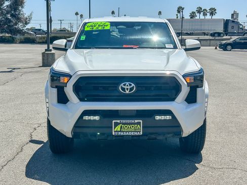 Used 2024 Toyota Tacoma SR5 AWD/4WD image 2