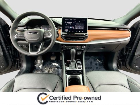 Used 2024 Jeep Compass Limited image 3