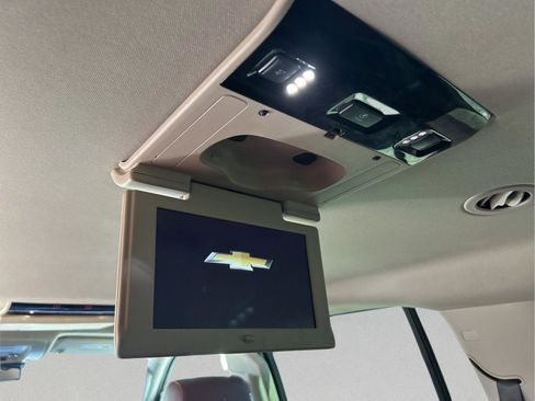 Used 2019 Chevrolet Suburban Premier image 18