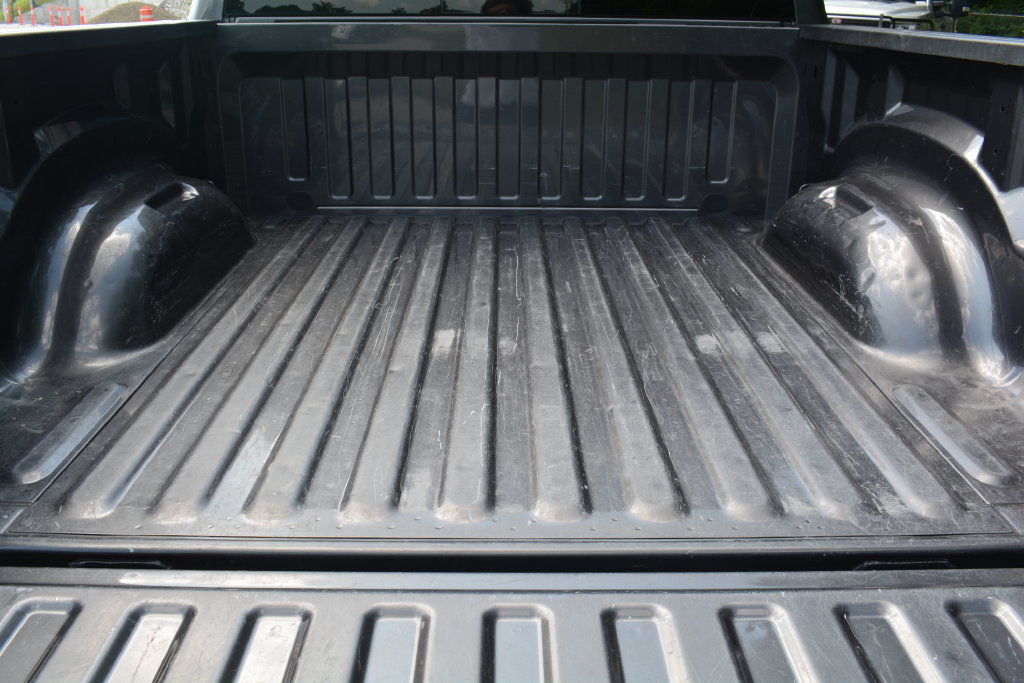Used 2019 RAM 1500 Laramie w/ Sport Appearance Package AWD/4WD image 22