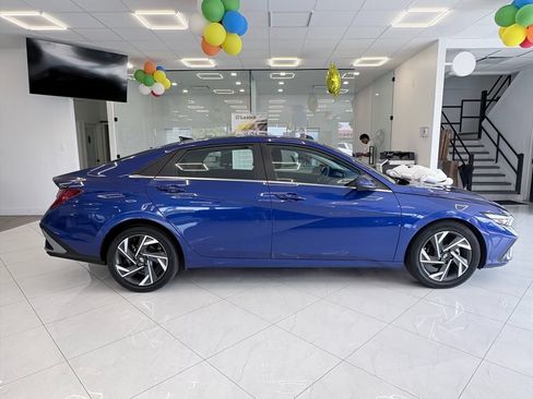 Used 2025 Hyundai Elantra SEL FWD image 5