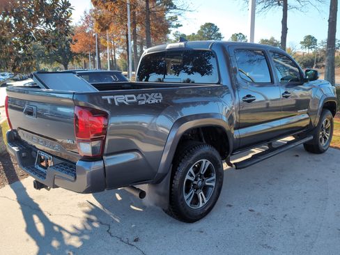 Certified 2019 Toyota Tacoma TRD Sport image 10