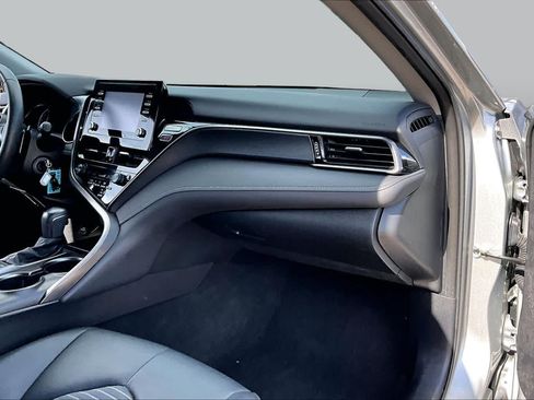 Used 2022 Toyota Camry SE FWD image 17