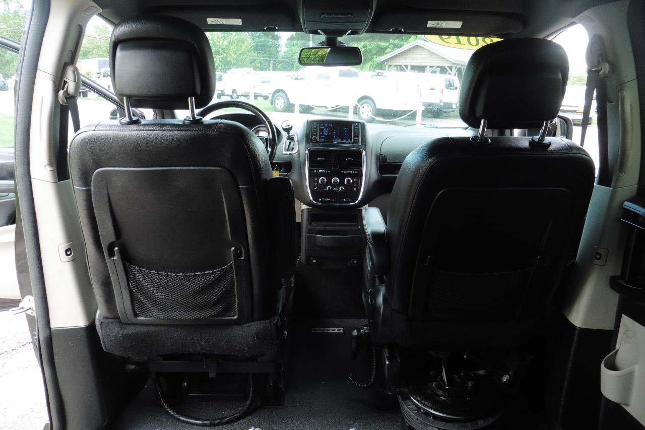 Used 2019 Dodge Grand Caravan SXT FWD image 11