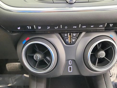 Used 2021 Chevrolet Blazer LT FWD image 27